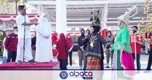 50 Tahun HKG PKK Gubernur Dan Ketua PKK Sulsel Lepas Defile Dan Jalan