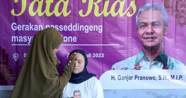 Ajari Masyarakat Tata Rias Gerakan Passeddingeng Ganjar Gelar