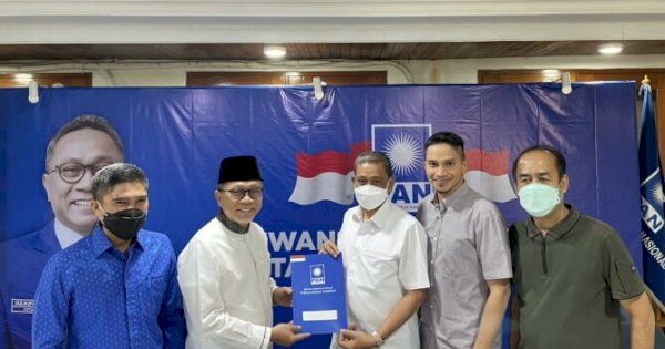 Amran Mahmud Terima Langsung SK PAN Wajo dari Zulhas