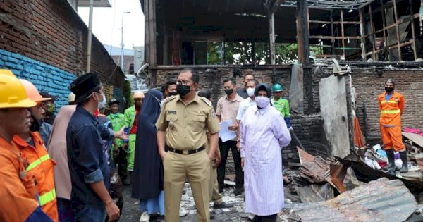 Danny Pomanto dan Istri Tinjau Korban Kebakaran Jl. Badak Makassar