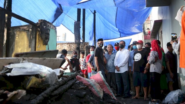 Tinjau Kebakaran Tinumbu, Danny Akan Aktifkan Kembali Pemadam Lorong