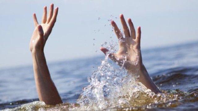Berenang di Kubangan Stadion Mattoanging, 2 Remaja Tewas