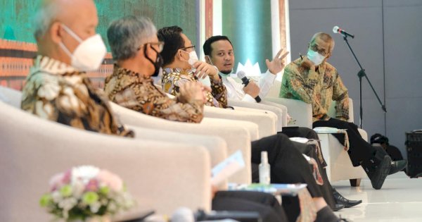 Plt Gubernur Jadi Pembicara di Sarasehan Industri Jasa Keuangan