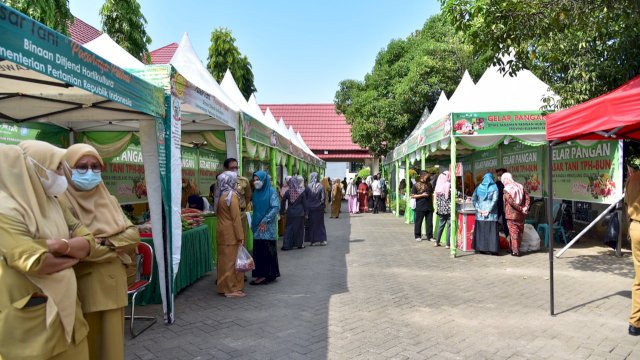 Dibuka Ketua PKK, Pasar Tani Sulsel Diikuti Poktan 10 Kabupaten