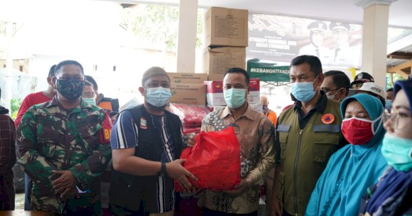 Plt Gubernur Sisir Lokasi Kebakaran Tinumbu Sambil Bawa Bantuan