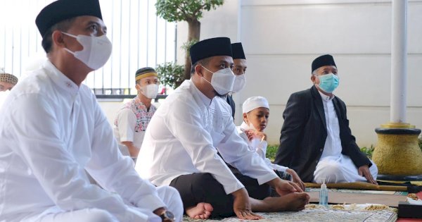 Pilih Tempat Lapang, Plt Gubernur Sulsel Salat Id di Rumah Jabatan