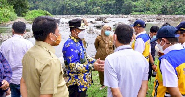 Sambil Offroad, Plt Gubernur Tinjau Rencana Jalan di Sungai Jeneberang