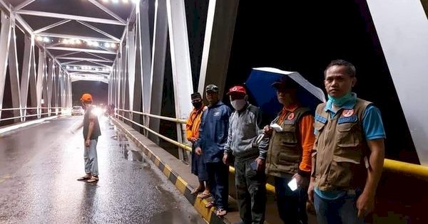 Curah Hujan Tinggi, Warga di Bantaran Sungai Lutra Diminta Waspada