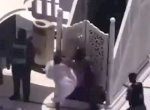 Video Viral Pria Serang Imam Masjidil Haram Mekkah Saat Salat Jumat