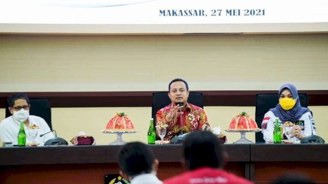 Di Hadapan Suporter, Andi Sudirman Janji Bangun Stadion Mattoanging