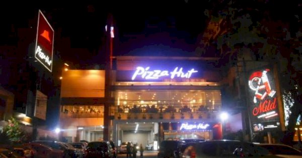 Rugi Rp93 Miliar, Pizza Hut Indonesia Turunkan Pegawai Berjualan di Jalan