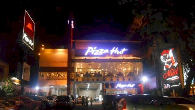 Rugi Rp93 Miliar, Pizza Hut Indonesia Turunkan Pegawai Berjualan di Jalan