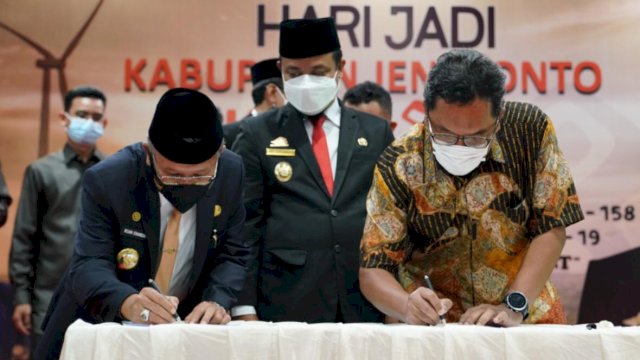 Penandatanganan kerja sama antara Plt Gubernur Sulsel, PT Pelindo IV dan Pemkab Jeneponto