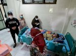 Nurhaldin Nurdin Bawa Bantuan Keluarga ke Penderita Gizi Buruk