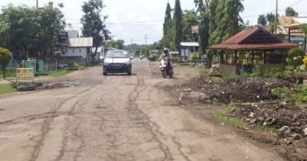 Sering Dikeluhkan Warga, Ruas Cabenge Soppeng Kini Mulai Diperbaiki