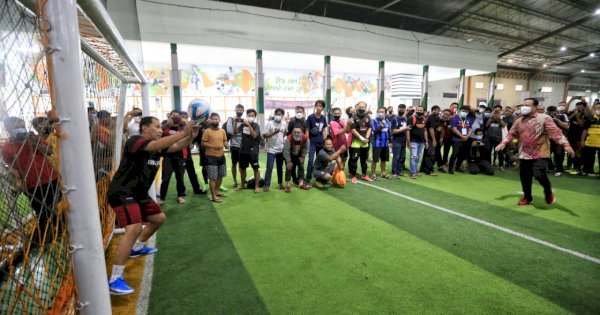 Saat Danny Pomanto dan Andi Sudirman Adu Kuat di Lapangan Futsal