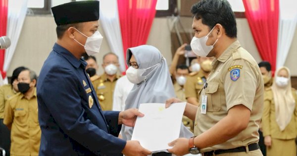 Isi Jabatan Lowong dan Penyegaran, Plt Gubernur Sulsel Lantik 77 ASN