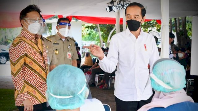 Jokowi Minta 100 Ribu Orang Divaksin Tiap Hari di Jakarta