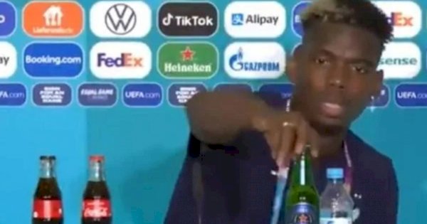 Setelah Ronaldo, Giliran Pogba Singkirkan Botol Bir Saat Konfrensi Pers