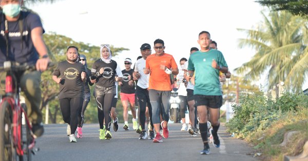 Sandiaga Uno Nikmati Pagi di Makassar Bersama Komunitas Pelari