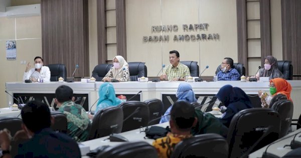 Komisi D RDP Terkait Laporan Warga Jual Beli Foto Wali Kota