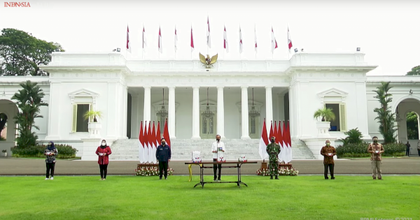 Presiden Jokowi Luncurkan 300 Ribu Paket Obat Isoman Gratis