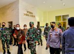 Panglima TNI dan Kapolri Tinjau Fasilitas Isolasi di Asrama Haji Sudiang
