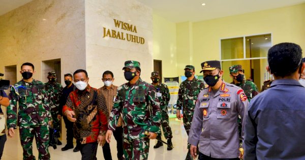 Panglima TNI dan Kapolri Tinjau Fasilitas Isolasi di Asrama Haji Sudiang