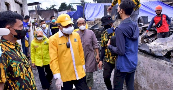 Lewat Golkar Peduli, Taufan Pawe Bantu Korban Kebakaran di Makassar