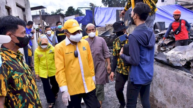 Lewat Golkar Peduli, Taufan Pawe Bantu Korban Kebakaran di Makassar