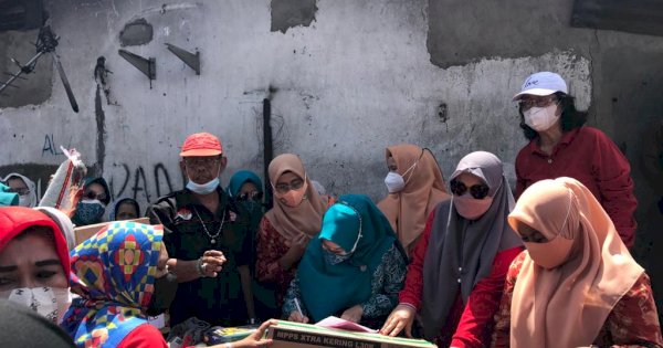 Kunjungi Lokasi Kebakaran di Kampung Lepping, PKK Sulsel Beri Bantuan