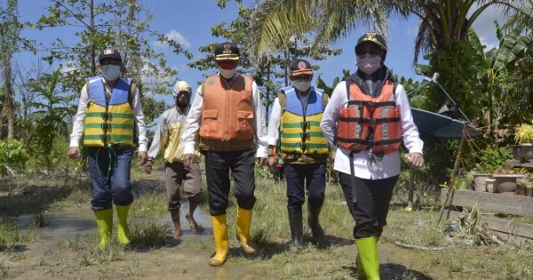 Bupati Indah Kunjungi Keluarga Korban Perahu Tenggelam di Desa Beringin Jaya