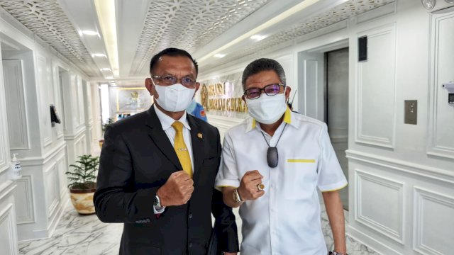 Sekjen DPP Golkar Lodewijk F Paulus dan Ketua Golkar Sulsel Taufan Pawe