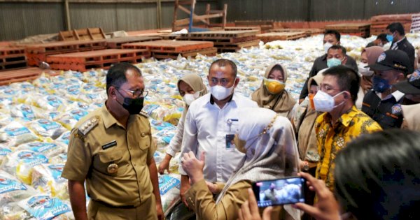 Paket Bansos Segera Dikucurkan, Wali Kota Danny Tinjau Gedung Bulog