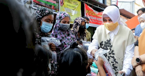 Salurkan Bantuan, Ketua PKK Makassar Minta Warga Perhatikan Kebersihan