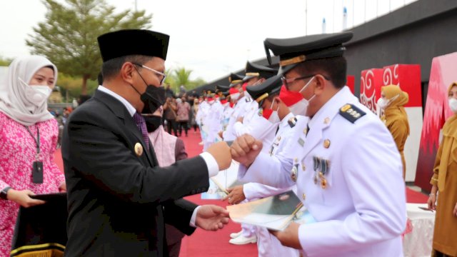 Lantik 15 Camat, Danny: Tingkatkan Sinergitas dan Rangkul Semua Pihak