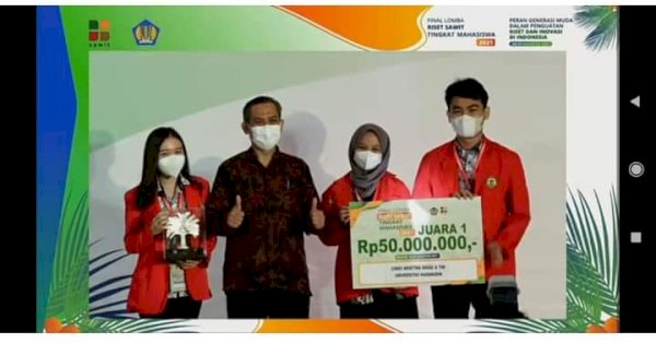 Mahasiswa Farmasi Unhas Juara 1 Lomba Riset Kelapa Sawit BPDPKS