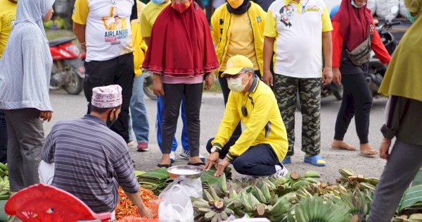 Taufan Pawe Borong Jualan dan Traktir Warga di Pasar Sentral Masamba