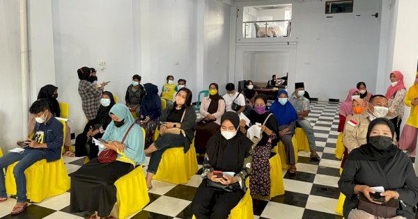 300 Warga Ikut Vaksinasi Golkar Pangkep