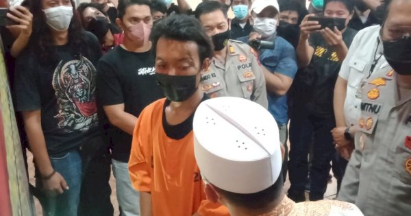 Sajadah Salah Satu Bahan yang Dipakai Pelaku Bakar Mimbar Masjid Raya Makassar