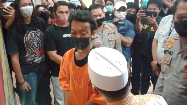 Sajadah Salah Satu Bahan yang Dipakai Pelaku Bakar Mimbar Masjid Raya Makassar