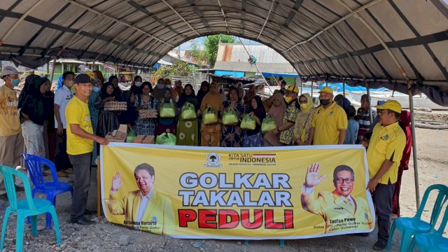 Golkar Takalar Salurkan Bantuan untuk Korban Kebakaran