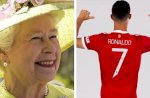 Ratu Elizabeth Dikabarkan Pesan Jersey Ronaldo dengan Tanda Tangan
