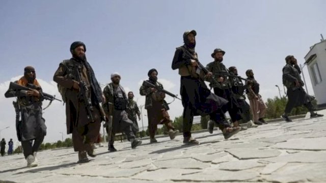 Pasukan Taliban berpatroli di Afghanistan (Foto: AP Photo)