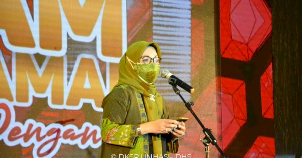 Bacakan Pantun, Prof Dwia Pamit di Acara Dies Natalis Unhas