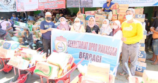 Sekretariat DPRD Makassar Bantu Korban Kebakaran Kampung Lepping