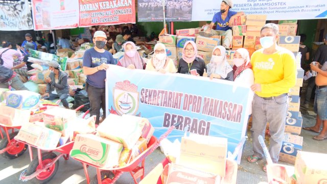 Sekretariat DPRD Makassar Bantu Korban Kebakaran Kampung Lepping