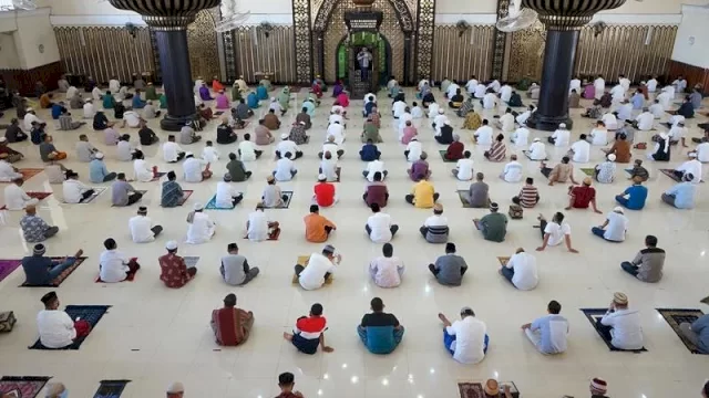 MUI Ingatkan Jemaah Salat Tarawih Tetap Pakai Masker