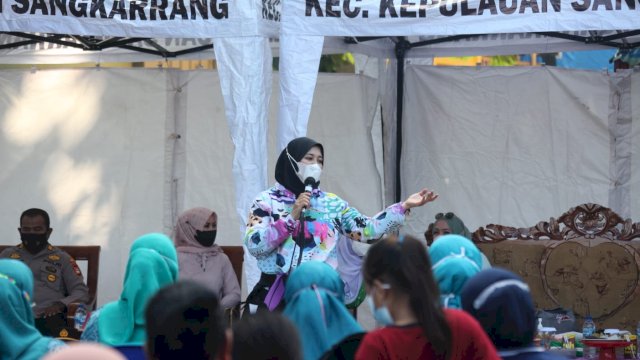 Penilaian Lomba UKM, Fatmawati Rusdi Kunjungi Kecamatan Sangkarrang