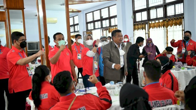 Plt Gubernur Beri Semangat Atlet di Posko Kontingen Sulsel